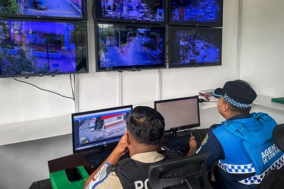 En las EAS hay monitoreo de policías nacionales y de agentes de control metropolitano a través de cámaras de videovigilancia.
