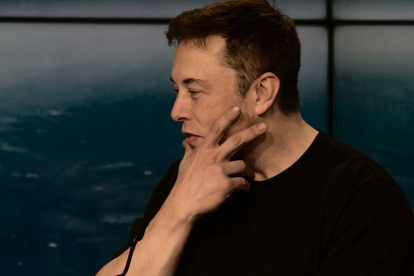 Elon Musk en un evento público, líder de Tesla y SpaceX.
