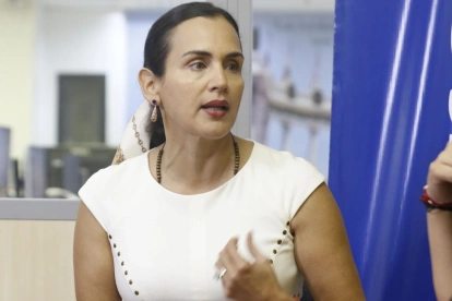 Asamblea tramita juicio político contra Inés Manzano por su gestión en el sector energético.