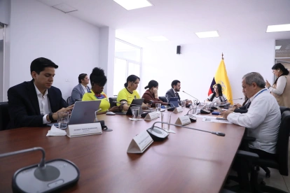 La Comisión de la Niñez abordó denuncias sobre el sistema de salud en Taisha y Manabí durante una sesión de fiscalización.