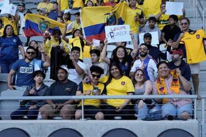 Aficionados ecuatorianos estuvieron presente en la práctica de Ecuador en Columbus.