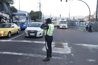 El Pico y placa está vigente de lunes a viernes. Los fines de semana y feriados no se aplica la medida.