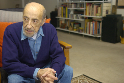 Adoum es considerado una de las voces más influyentes de la literatura ecuatoriana del siglo XX. Falleció en 2009.