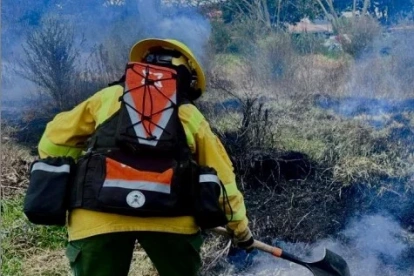 En Los Chillos una persona fue sancionada por realizar quema ilegal mientras Quito refuerza controles ante riesgo de incendios forestales en zonas urbanas.
