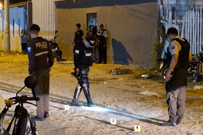 La policía investiga el doble crimen ocurrido en el barrio Valle Hermoso en el cantón La Libertad