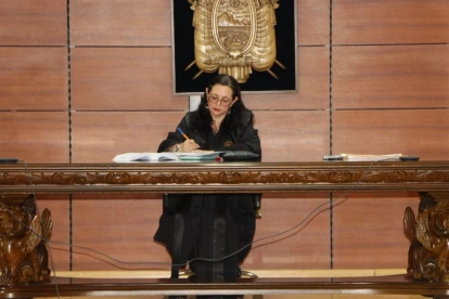 Daniella Camacho lidera el concurso para Fiscal General tras la fase de méritos.