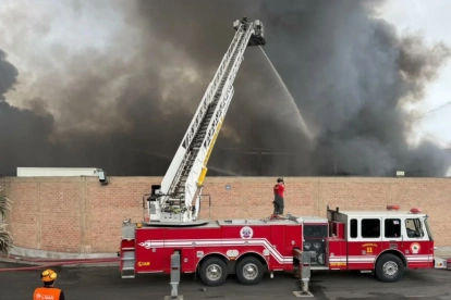 Unidades de bomberos frente la zona afectada