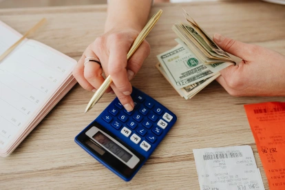 El préstamo quirografario del Biess ofrece tasas desde 6,5 % anual y un proceso digital que permite obtener el dinero en un plazo de hasta 72 hora