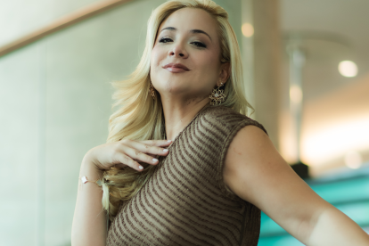 Cynthia Naveda atraviesa una de las etapas más felices de su vida, tanto en el amor como en su carrera profesional.