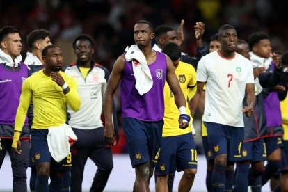 Willian Pacho (c) es uno de los más sólidos defensores de Ecuador para el Mundial 2026.