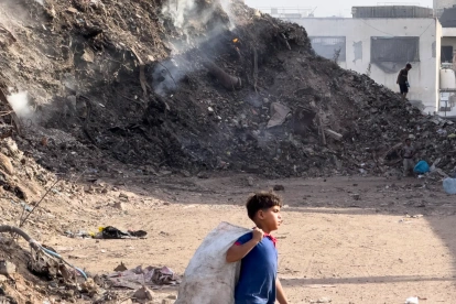 Montones de basura y escombros acumulados en la ciudad de Gaza.