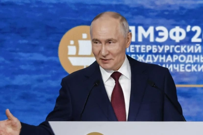 El presidente ruso Vladímir Putin durante la sesión principal del Foro Económico Internacional de San Petersburgo (SPIEF) en Rusia, el 5 de junio de 2026.