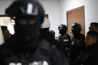 La Policía Nacional hizo un despliegue de mayor seguridad para las hija de Fernando Villavicencio, quienes impulsan la causa.