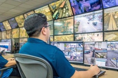 Las autoridades vigilan la ciudad desde cámaras de seguridad.