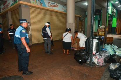 Tatiana Coronel defiende acciones ante crisis por desechos.