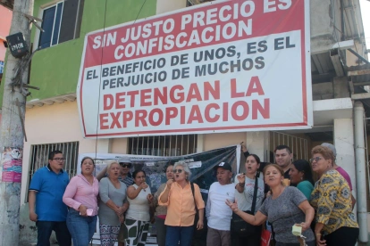 Moradores. Los habitantes de la av. Cacique Tomalá piden que haya cambio de trazado.