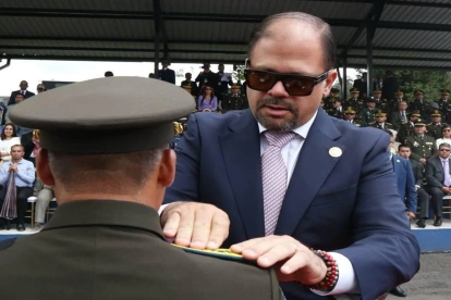 El ministro John Reimberg dispuso que los equipos jurídicos de la Policía e Interior defiendan a los policías sentenciados por abatir a un sospechoso en Quito.