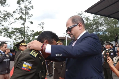 Reimberg respaldó a dos policías condenados por extralimitación tras un operativo en Quito en 2016.