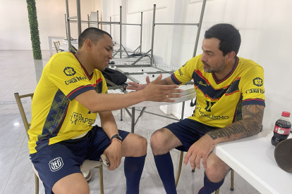 Jaime Iván Kaviedes y Jefferson Montero juntos en Babahoyo, dos héroes de la Tri unidos por la historia de los Mundiales.