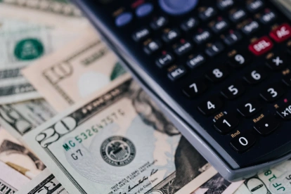 El nivel de deuda pública refleja una carga significativa para el presupuesto estatal y depende en parte del financiamiento interno.