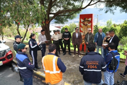 Vecinos del Batán coordinan acciones de prevención delictiva junto a autoridades locales para fortalecer la seguridad barrial y reducir riesgos comunitarios.