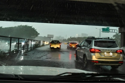 Durante la madrugada de este lunes 8 de junio se reportaron inundaciones en varias zonas de Guayaquil