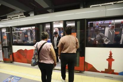 Usuarios del Metro de Quito pueden recibir sanciones económicas por incumplir normas de convivencia, seguridad y uso adecuado de instalaciones.