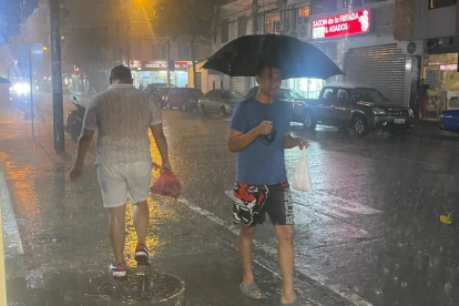 La acumulación de agua en varios sectores de Guayaquil refleja la vulnerabilidad de la ciudad frente a lluvias intensas