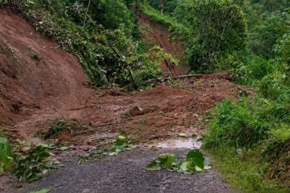 El aluvión registrado en Pucayacu, cantón La Maná, dejó una persona fallecida y afectó la infraestructura vial de la zona.