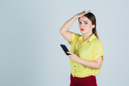 Los padres y madres de familia inevitablemente tienen que formar parte de los grupos de WhatsApp escolares, para estar al tanto de actividades y requerimientos, Pero pueden volverse una tortura.