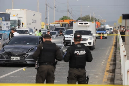 Las autoridades realizan las investigaciones del caso.
