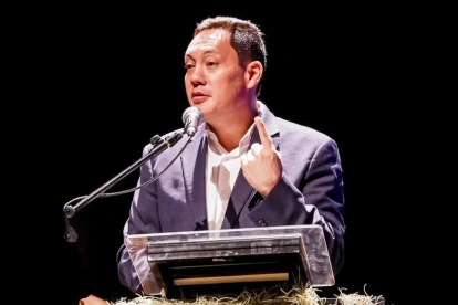 La decisión implica la suspensión de sus derechos de participación política por seis meses.