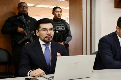 El fiscal general (e), Carlos Alarcón, dirige las investigaciones de los casos Progen y Caja Chica.
