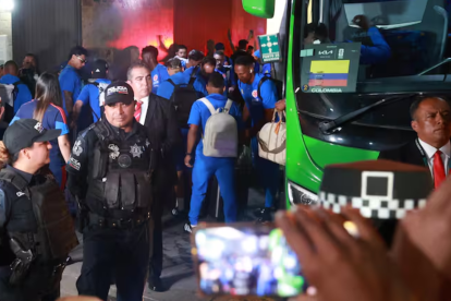 Con música de cumbia y el apoyo de su afición, la selección de Colombia llegó a Guadalajara donde tendrá su campamento base