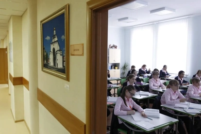 Foto de archivo de una clase en un internado para niñas en Moscú, Rusia.