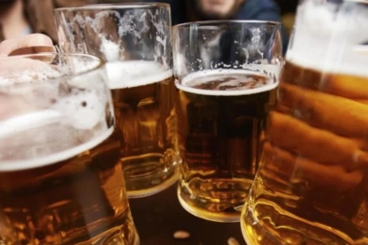 La cerveza podría bajar de precio por la reducción de impuestos que anunció Daniel Noboa.