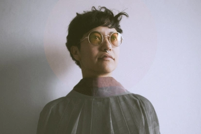 Mariela Espinosa de los Monteros además de ser cantante de la banda Munn, su proyecto solista Sr. Maniquí y el dúo La Mujer Sin Cabeza, es maestra de canto.