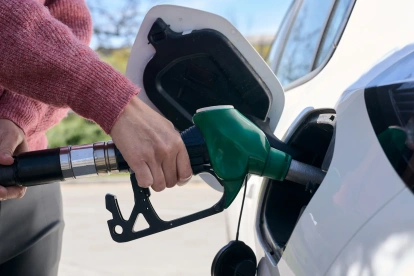 El alza de los combustibles en Ecuador está directamente relacionada con el conflicto en Medio Oriente y la nueva ofensiva anunciada por Estados Unidos contra Irán.