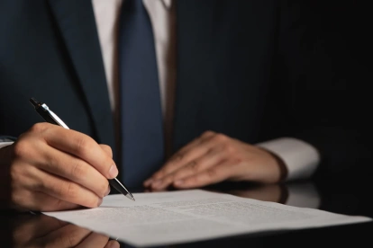 Un contrato estatal formalizado, pieza clave en el engranaje administrativo que mueve los recursos e instituciones del sector público.