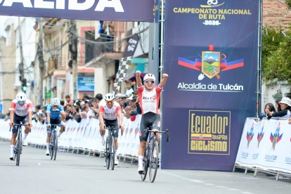 Kevin Navas reina en Tulcán y se queda con el maillot de campeón nacional.