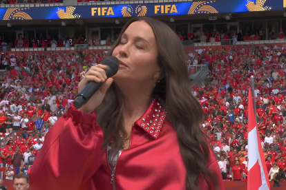 Morissette ganó siete premios Grammy y ha vendido más de 60 millones de discos. Su salto internacional llegó en 1995 con el álbum Jagged Little Pill
