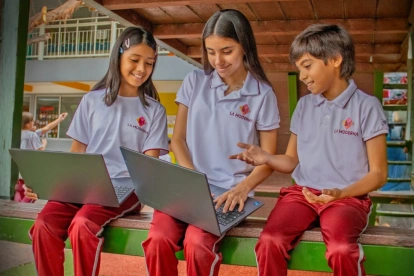 Estudiantes y docentes de La Moderna contarán con nuevas herramientas tecnológicas que potencian la enseñanza, la creatividad y el desarrollo de competencias digitales.