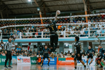 Machala Mineros se coronó campeón del Apertura de la LNE, venciendo a Hieleros.