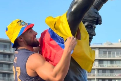 El creador de contenido Beta Mejía en medio de la polémica por su gesto en la estatua de Rocky
