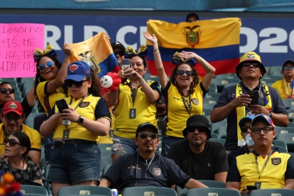 Aficionados animan su equipo este domingo, previo a un partido del grupo E del Mundial de la FIFA 2026 entre Costa de Marfil y Ecuador
