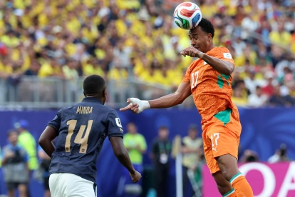 Ecuador vs. Costa de Marfil: Alan Minda (14) estrelló el balón en el travesaño.