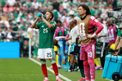 Las pausas de hidratación se empezaron a implementar obligatoriamente en el actual torneo de la FIFA en los minutos 22 de cada tiempo de juego.