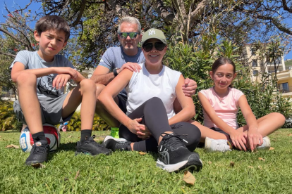 La familia ya está instalada en Cascais, mientras espera la llegada de Frida, su perrita, que permanece temporalmente en Madeira.