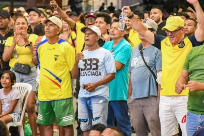 En Las Palmas, esmeraldeños vivieron la fiesta del fútbol por el debut de Ecuador en el Mundial 2026.