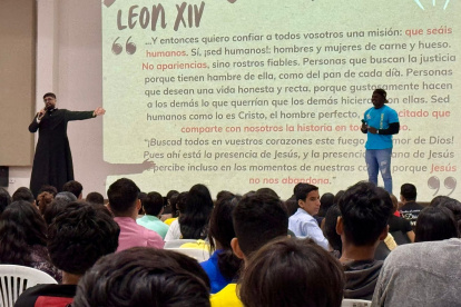 El padre Yovane Cox organizó este encuentro juvenil que busca animar a más jóvenes de la diócesis de Daule